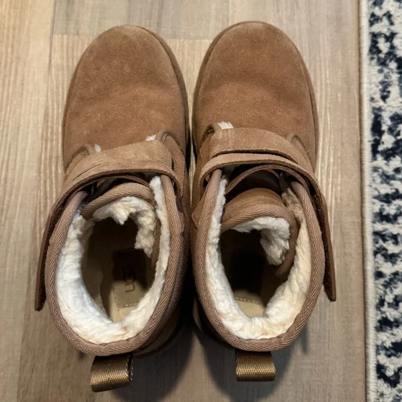 UGG Nuemel Platform Boots - Picture 6 of 7